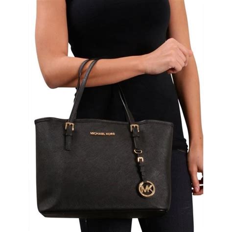 michael kors sac jet set travel noir|Petit sac messager Jet Set Travel métallisé à logo Signature.